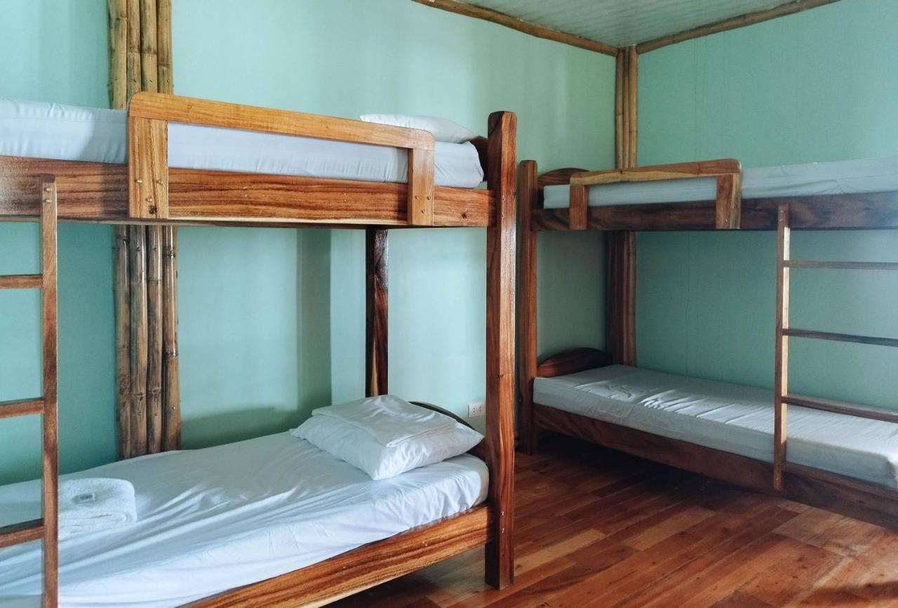 Casa Nena Hotel & Resort Iloilo By Reddoorz Guimbal エクステリア 写真