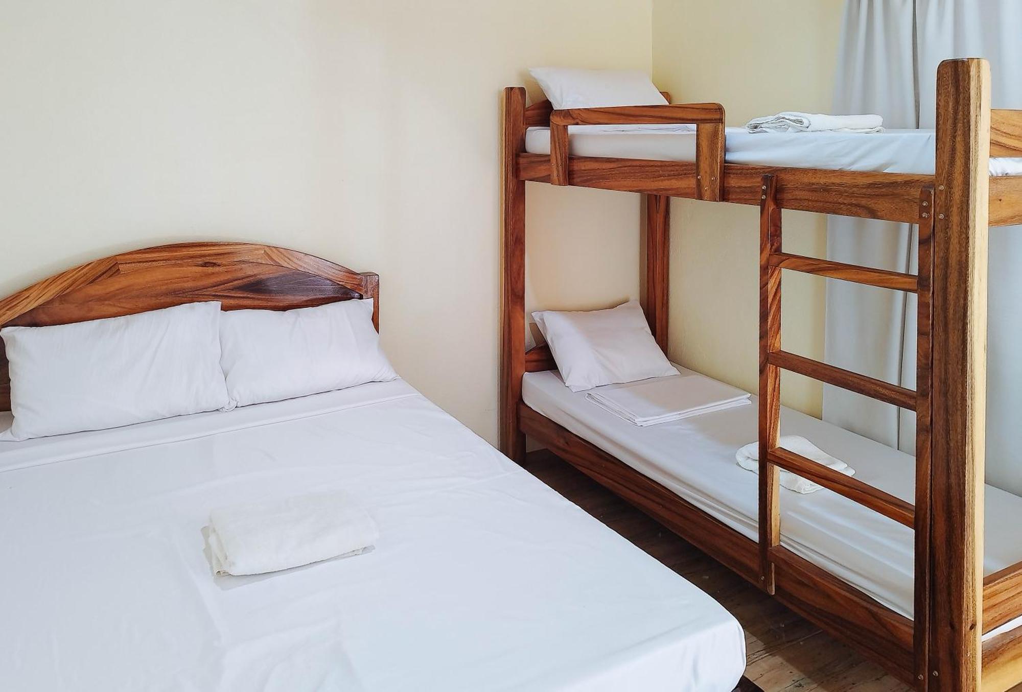 Casa Nena Hotel & Resort Iloilo By Reddoorz Guimbal エクステリア 写真